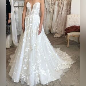 Elegant White Lace Wedding Dress